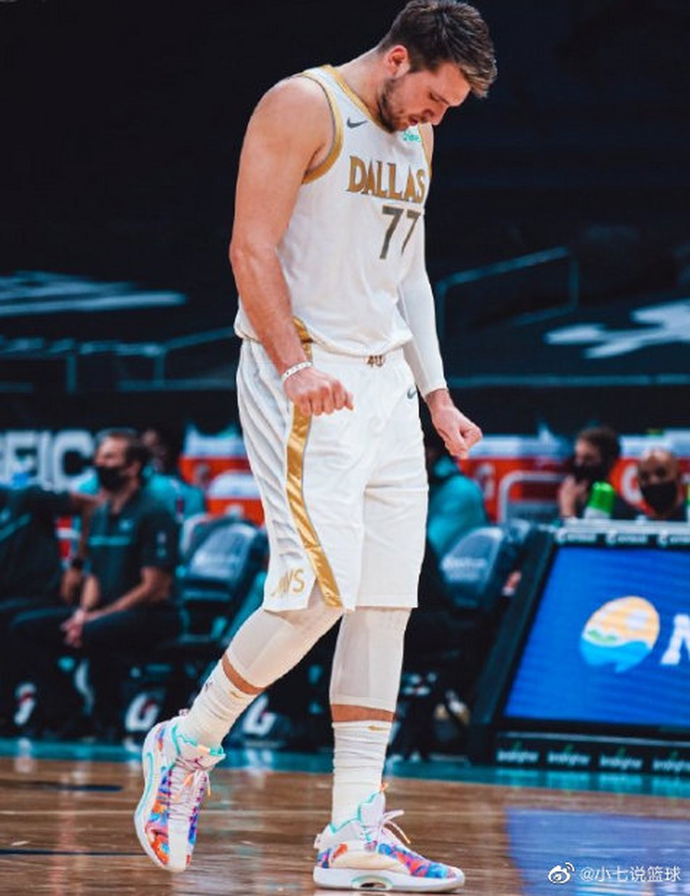 九游体育官网-那不勒斯发布备战花絮，赛后官宣签约，NBA季后赛任务艰巨，赛程密集仍需轮换的简单介绍