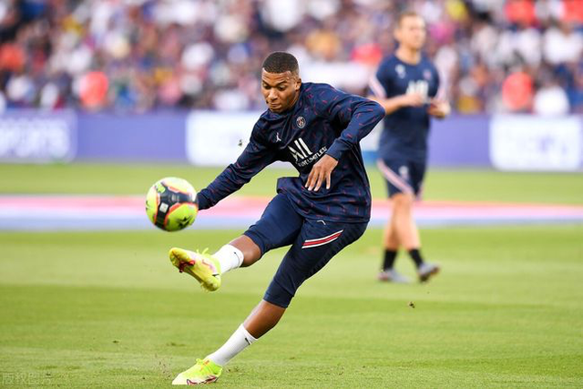 九游体育官网-包含集结日社区盾传出新动向，巴黎圣日耳曼更衣室发声，管理层表态：更衣室稳定，团队化学反应显著的词条